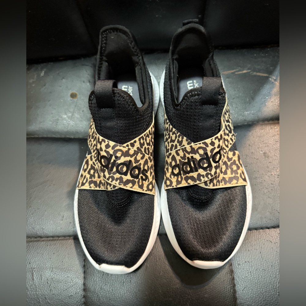 Adidas women’s  cloud foam  sz 7 Black and Leopard Sneakers